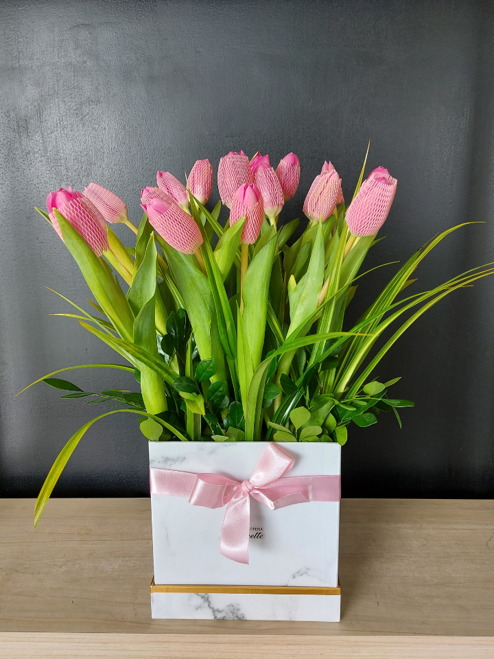 Producto: Precios entre S/201 a más / código: Box 15 tulipanes