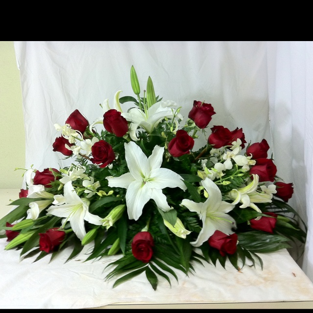 Producto: Condolencias / código: Manto XL Rosas y Lilium