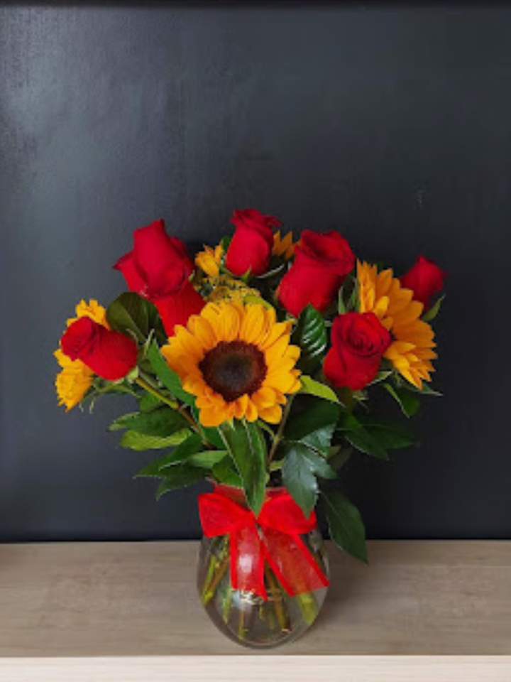 Producto: Precios entre S/151 a S/200 / código: Florero Rosas y Girasoles